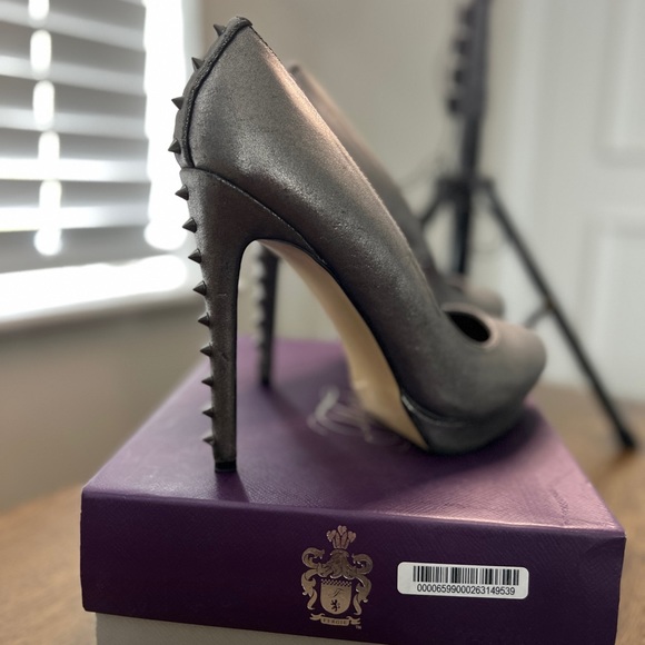 These shoes are stunning!!  A platform in the front and stiletto in the back. - Picture 3 of 8